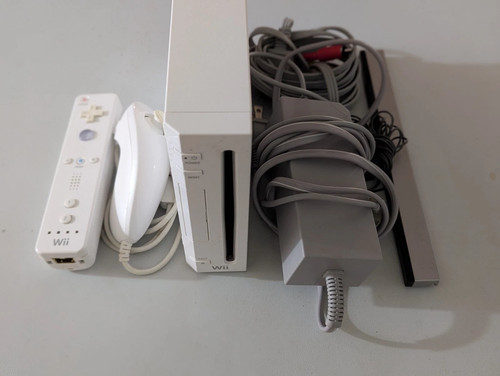 Nintendo wii console - nintendo,